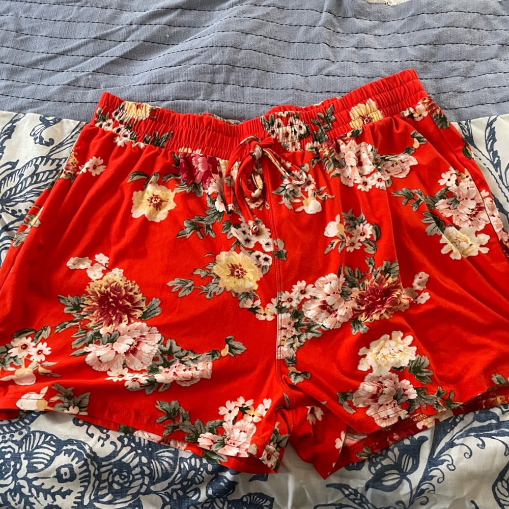 I’m selling some orange flower shorts size 2X